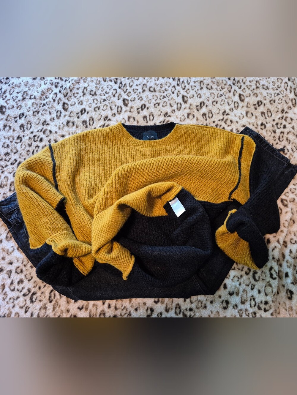Colorblock Knit Sweater - Picture 5 of 6